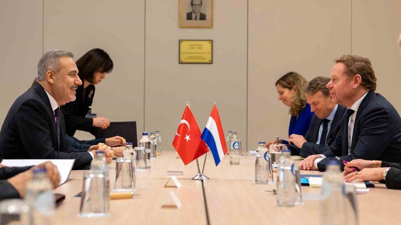 Fidan Brüksel'de Hollandalı Mevkidaşı David van Weel ile Görüştü