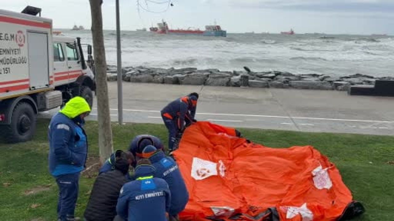 Florya açıklarında iki tanker acil durum çağrısı yaptı