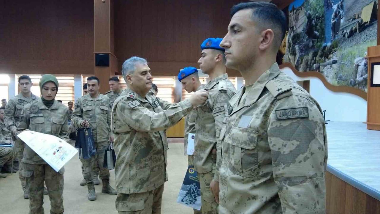 Foça'da 571 komando mezun oldu — Orgeneral Ali Çardakcı'dan 'gönül coğrafyası' vurgusu