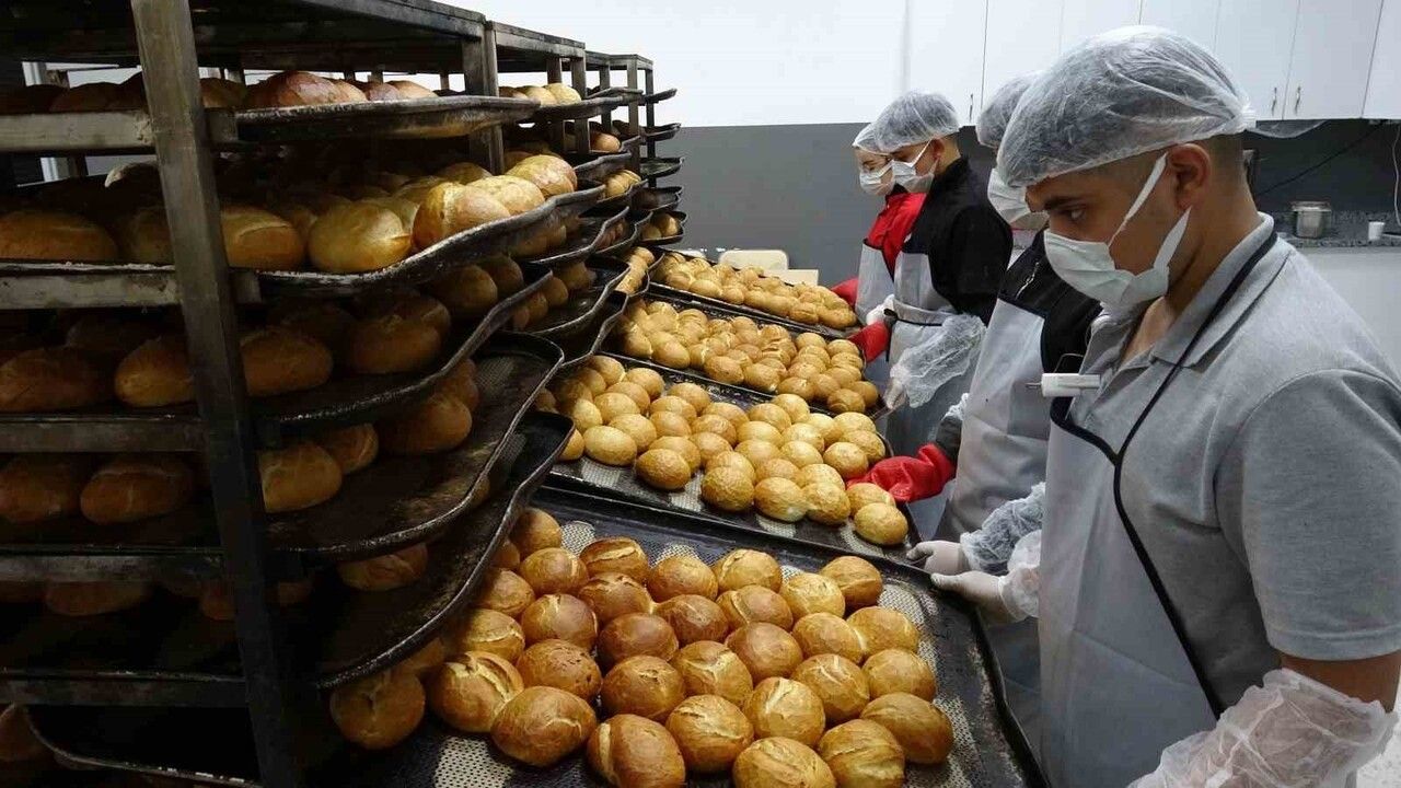 GAHİB Lisesi fırına dönüştü: Günde 25 bin ekmek, yıllık 1,5 milyon TL ciro