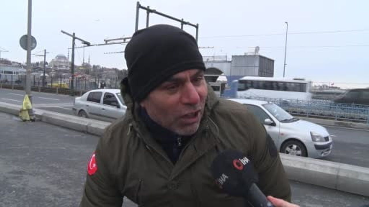 Galata Köprüsü'nde yılın son günü: Olta balıkçıları kar sonrası 'rastgele' dedi