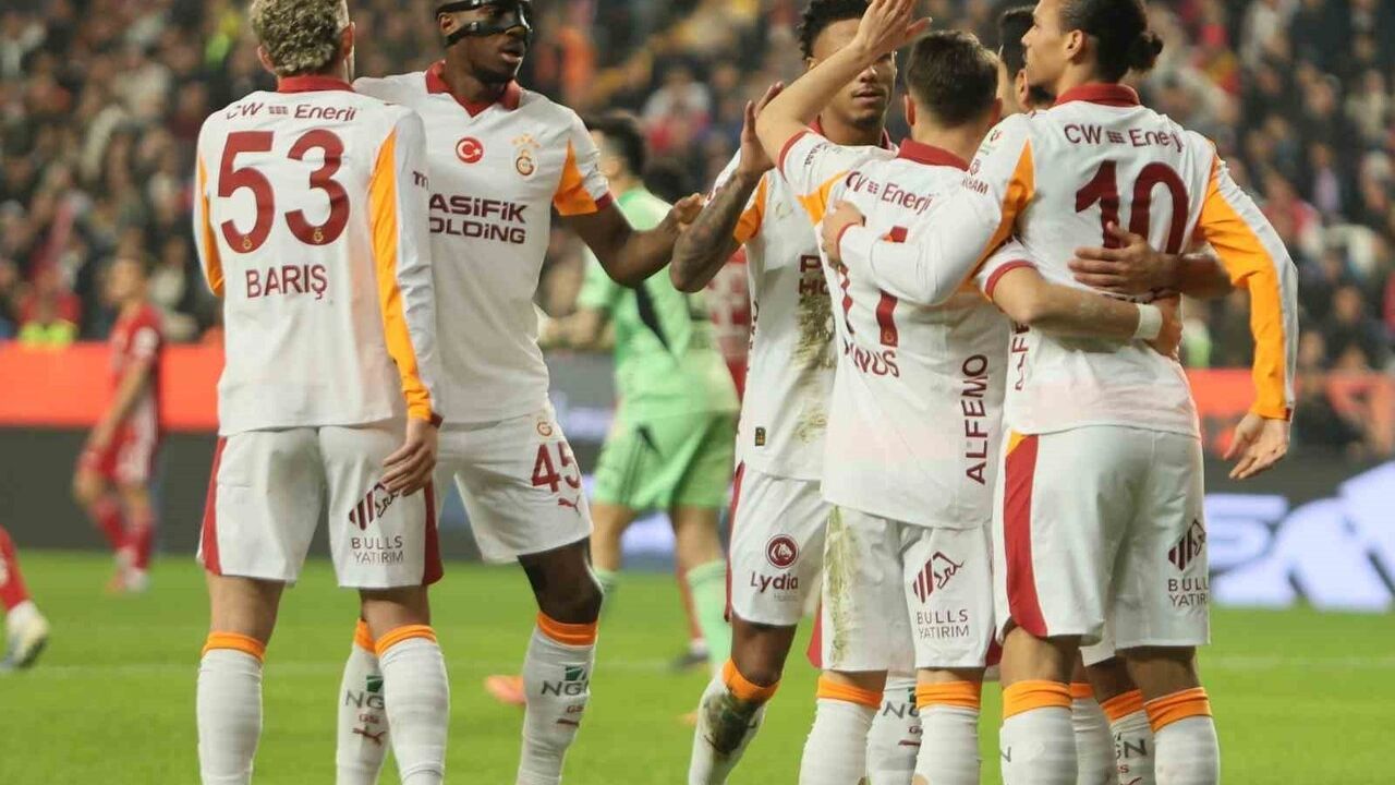 Galatasaray, Antalyaspor deplasmanında 2 maç sonra galip geldi