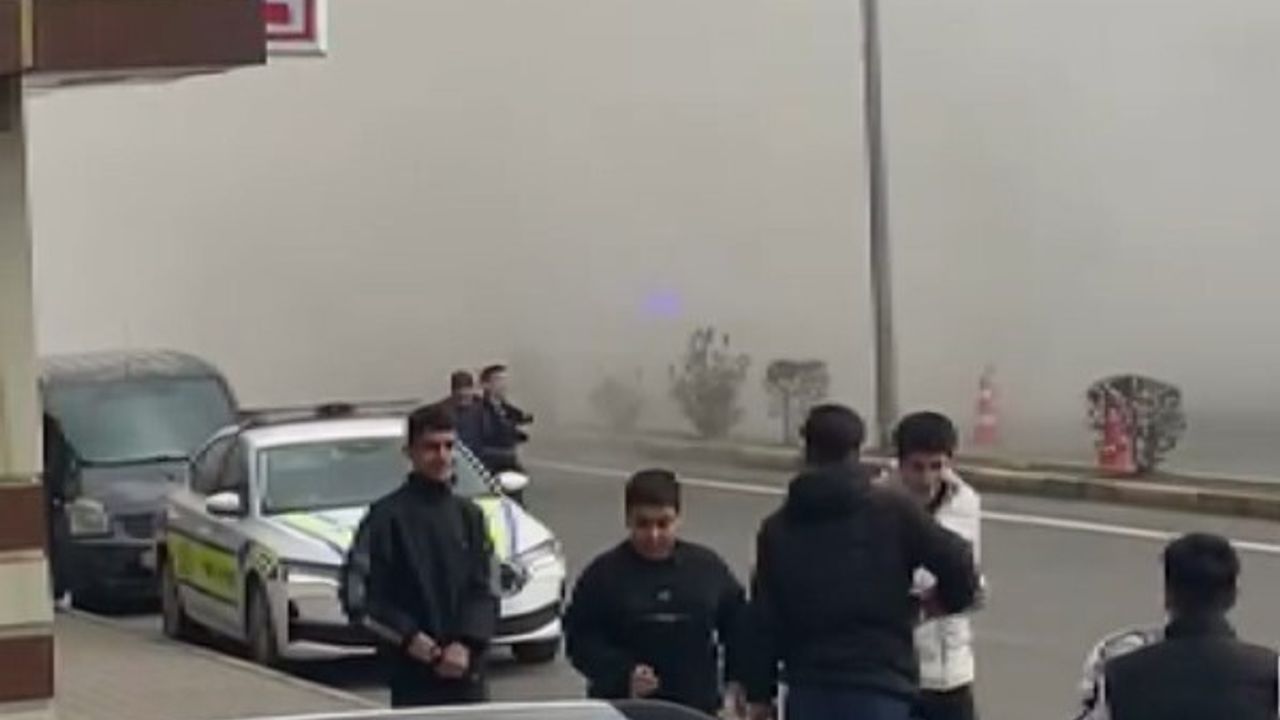 Gaziantep Nizip’te 7 katlı ağır hasarlı bina, yıkım sırasında korna sesiyle çöktü