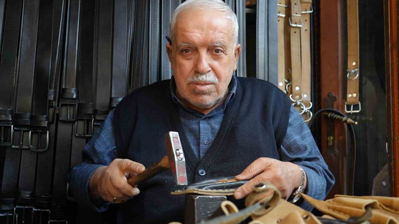 Gaziantep’te 48 yıllık saraciye ustasının 2 metrekarelik dükkanı
