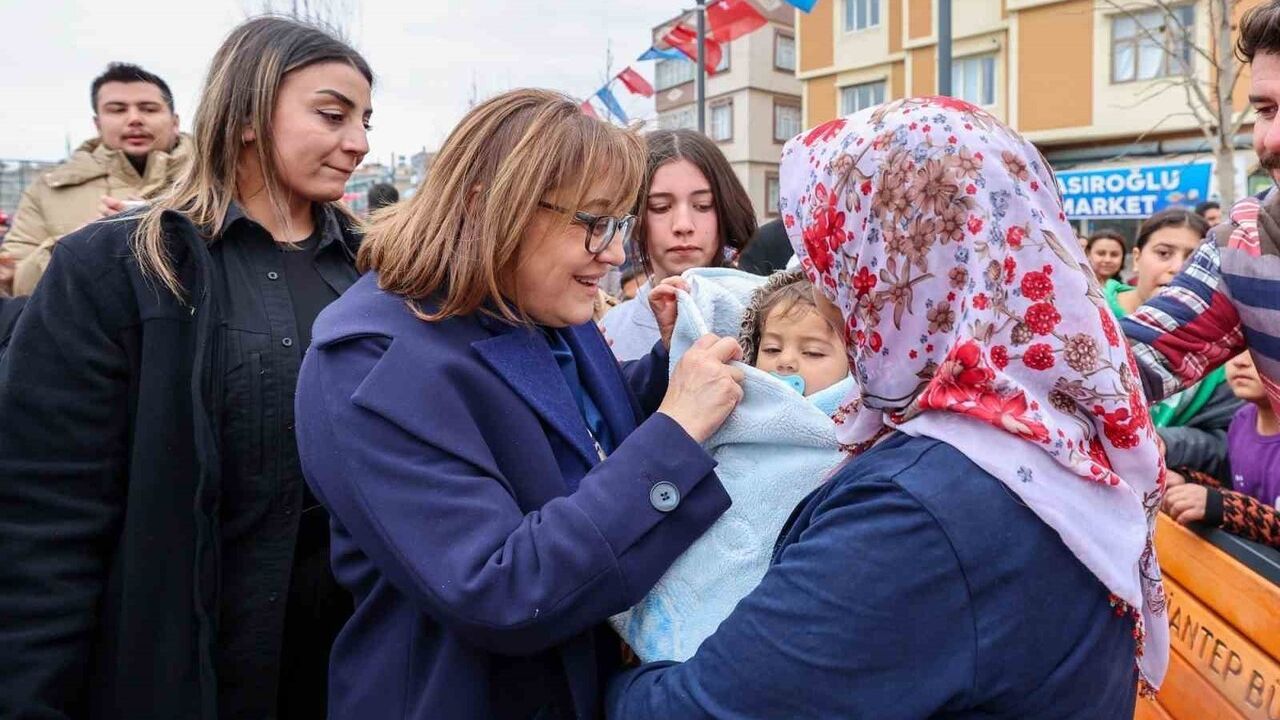 Gaziantep'te 6 bin 321 metrekarelik Mithat Paşa Parkı açıldı