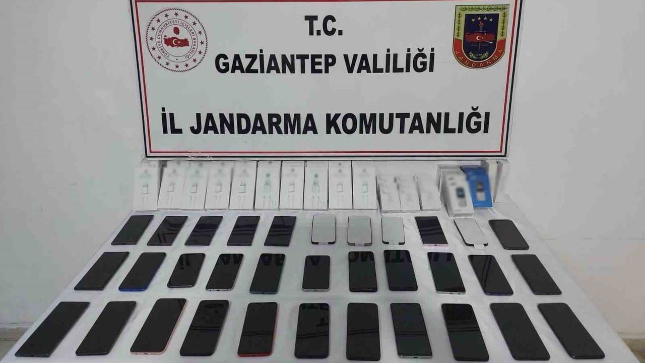Gaziantep'te 800 bin TL değerinde kaçak cep telefonu ele geçirildi