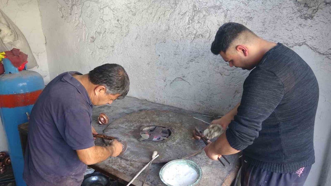 Gaziantep'te Baba-oğul Kalaycılık Mesleğini Yaşatıyor