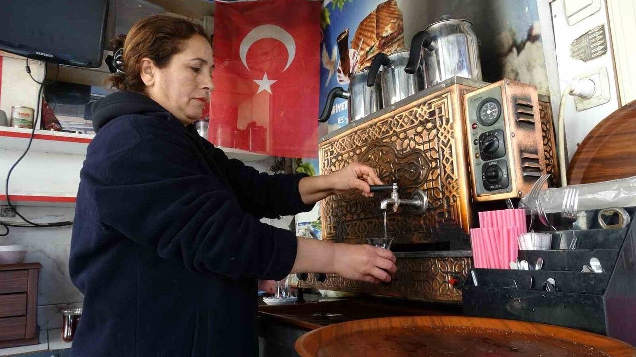 Gaziantep’te Eşiyle Birlikte Çay Ocağını İşleten Gülay Kaya
