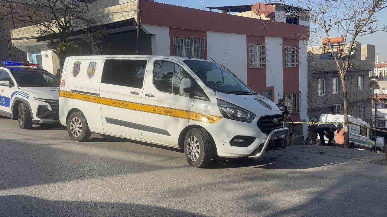 Gaziantep'te eski koca dehşeti: Boşandığı eşini bıçaklayarak öldürdü, kendisini ağır yaraladı