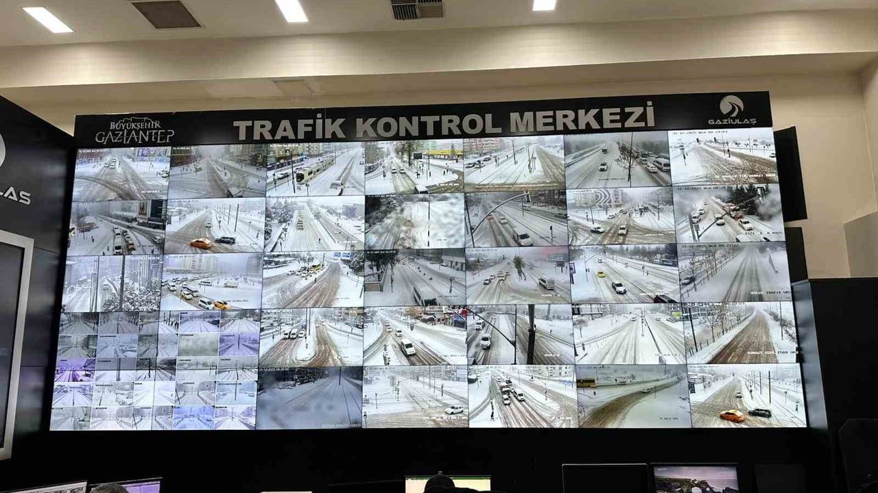 Gaziantep'te karla mücadelede yapay zeka destekli akıllı ulaşım