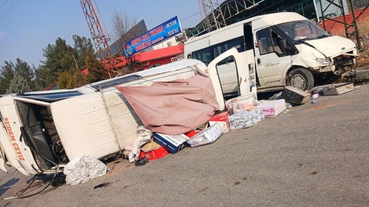 Gaziantep’te servis ile panelvan çarpıştı: 1 ölü, 3 yaralı