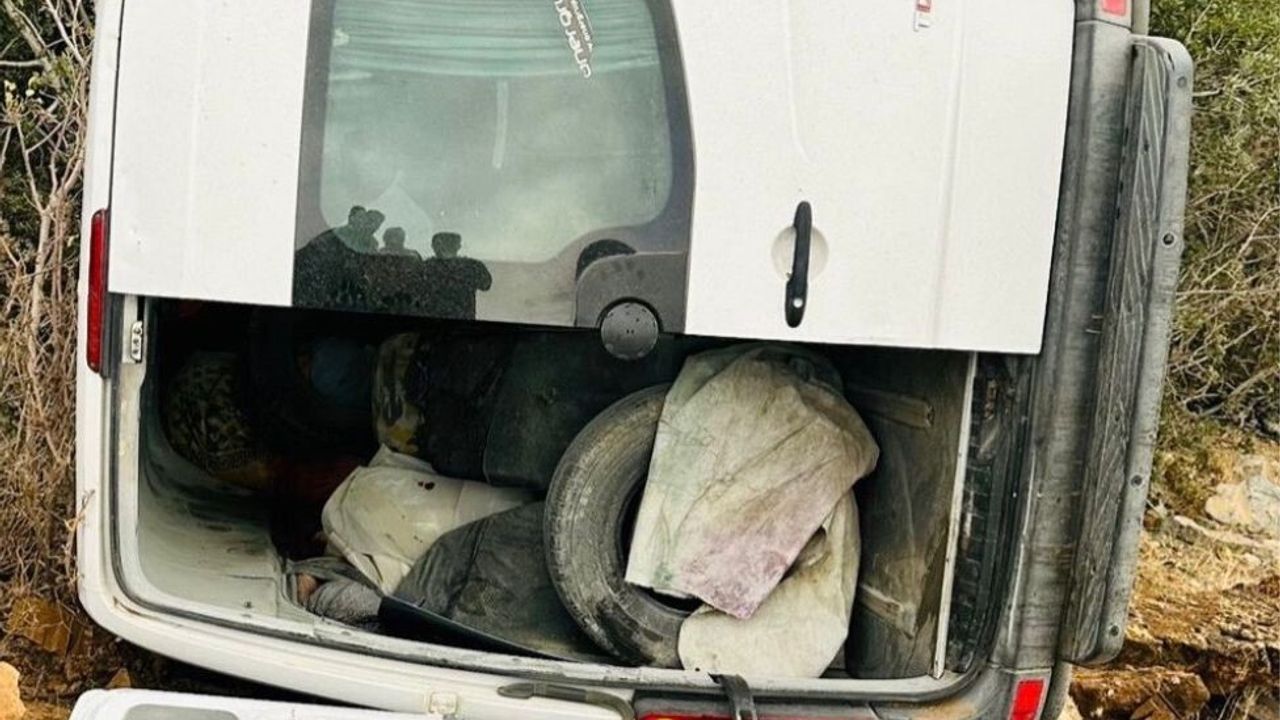 Gaziantep’te tarım işçilerini taşıyan minibüs şarampole uçtu: 1 ölü, 3 ağır yaralı