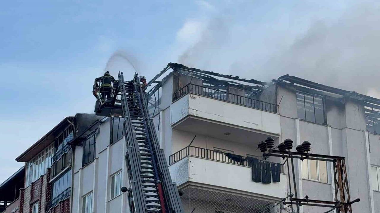 Gaziantep'te teras yangını: 4 katlı binada paniğe yol açtı