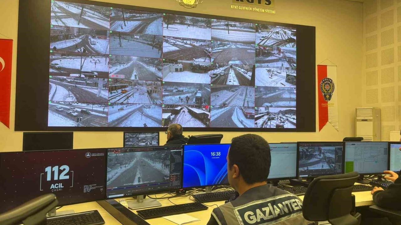 Gaziantep'te yılbaşı gecesi kar ve güvenlik önlemleri: 2 bin 613 araç, 12 bin 117 personel görevde