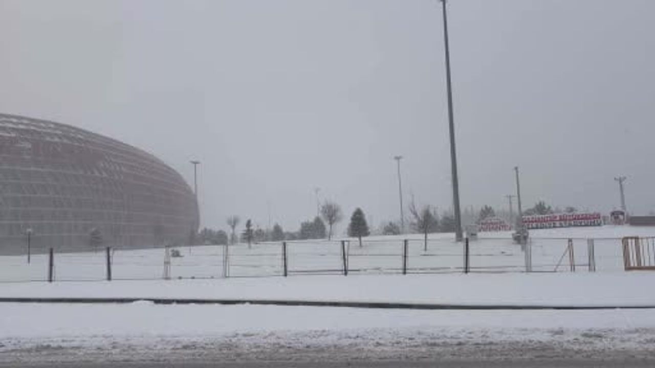 Gaziantep'te yoğun kar yağışı etkisini sürdürüyor