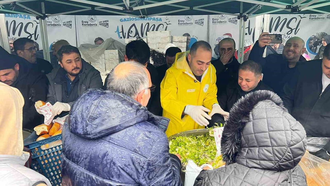 Gaziosmanpaşa'da Karadeniz esintisi: İki günde 10 ton hamsi