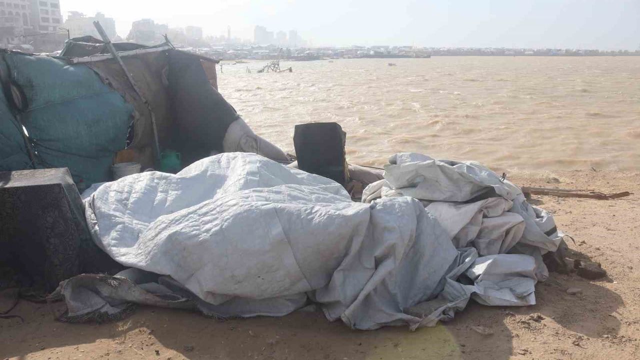 Gazze’de fırtına çadırları kullanılamaz hale getirdi