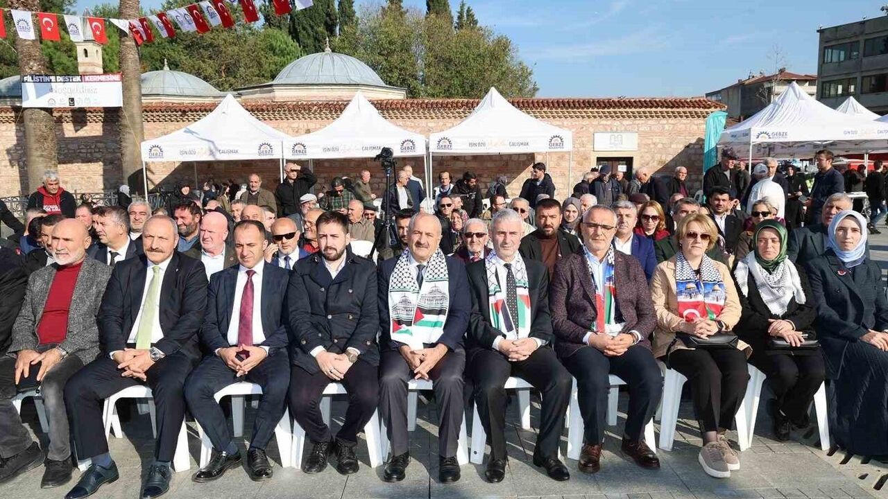 Gebze'de kadınların el emeği ürünleri Filistin için satışta