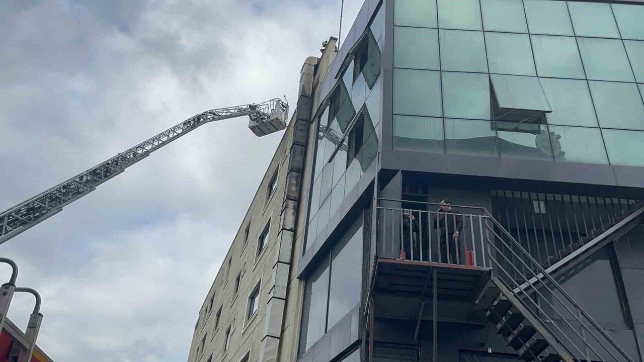 Gebze'de restoranda yangın: Otel tahliye edildi, 1 yaralı