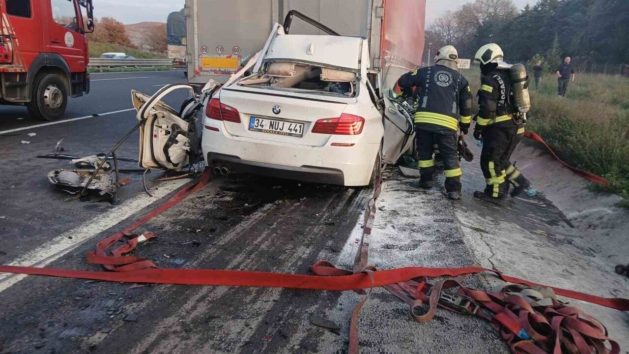 Gebze'de tır dorsesine giren BMW sürücüsü yaşamını yitirdi