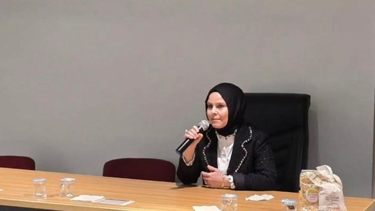 Gediz'de tarhana üreticisi meslek lisesinde öğrencilerle buluştu