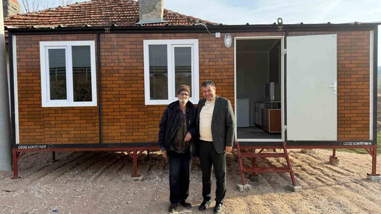 Gediz’de yalnız yaşayan Eyüp Can’a konteyner evle destek