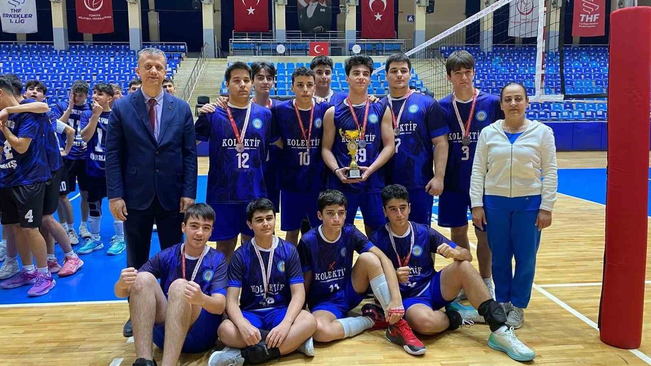 Genç A Erkek Voleybolda Aydın İl Birinciliği Mücadelesi