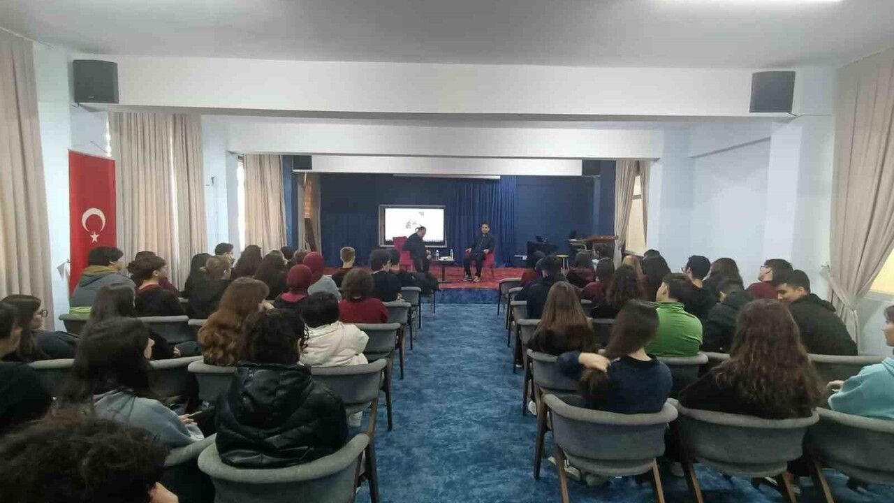 Genç Kalemler Alper Tunga Kumtepe ile Buluştu