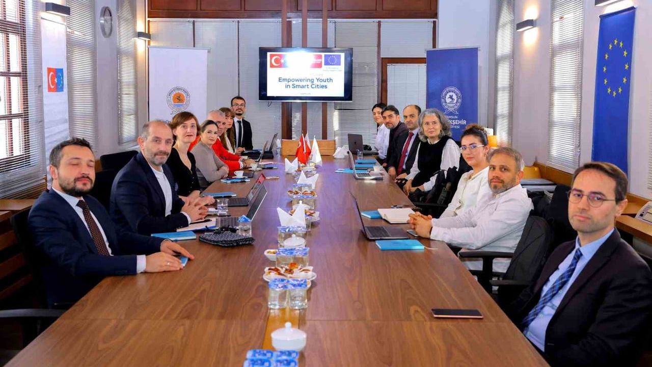 Gençler akıllı şehir karar süreçlerine hazırlanıyor