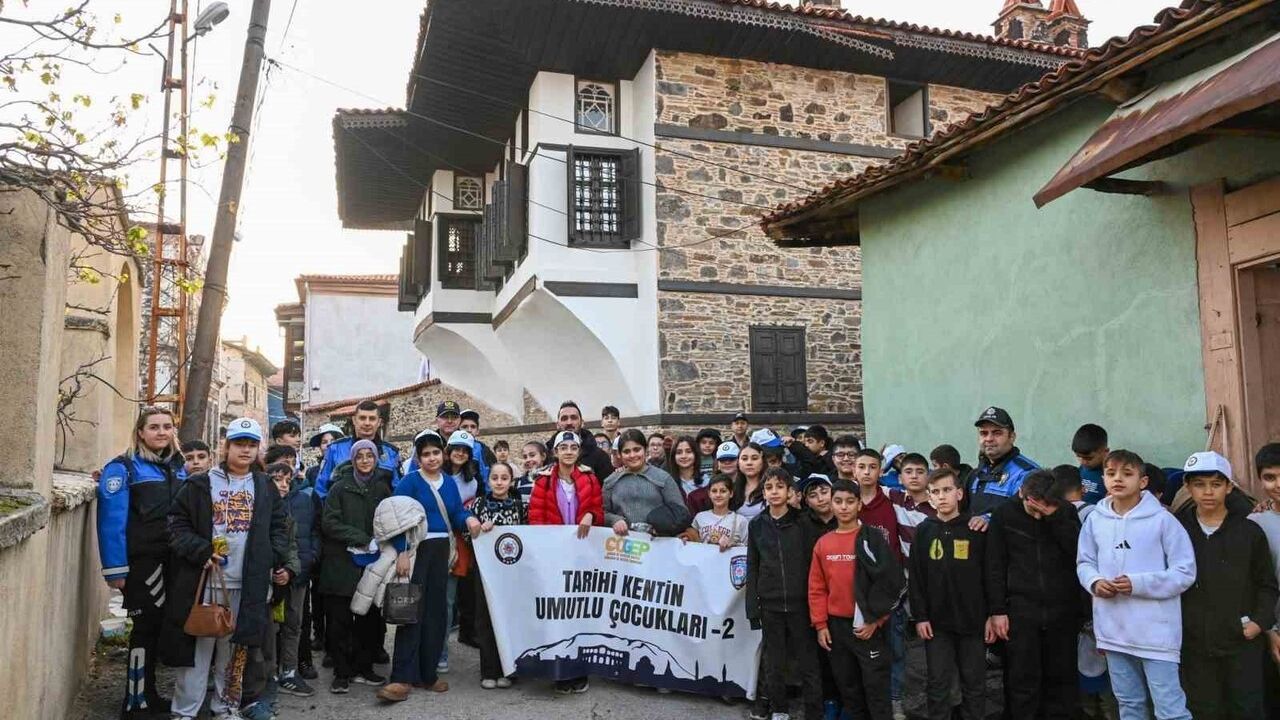 Gençler 'Tarihi Kentin Umutlu Çocukları' ile Kula-Salihli UNESCO Jeoparkı'nda buluştu