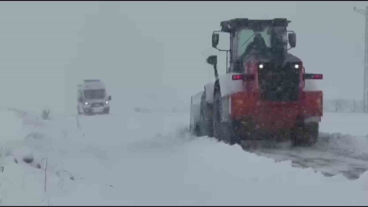 Gercüş'te 45 köy yolu karla mücadeleyle ulaşıma açıldı