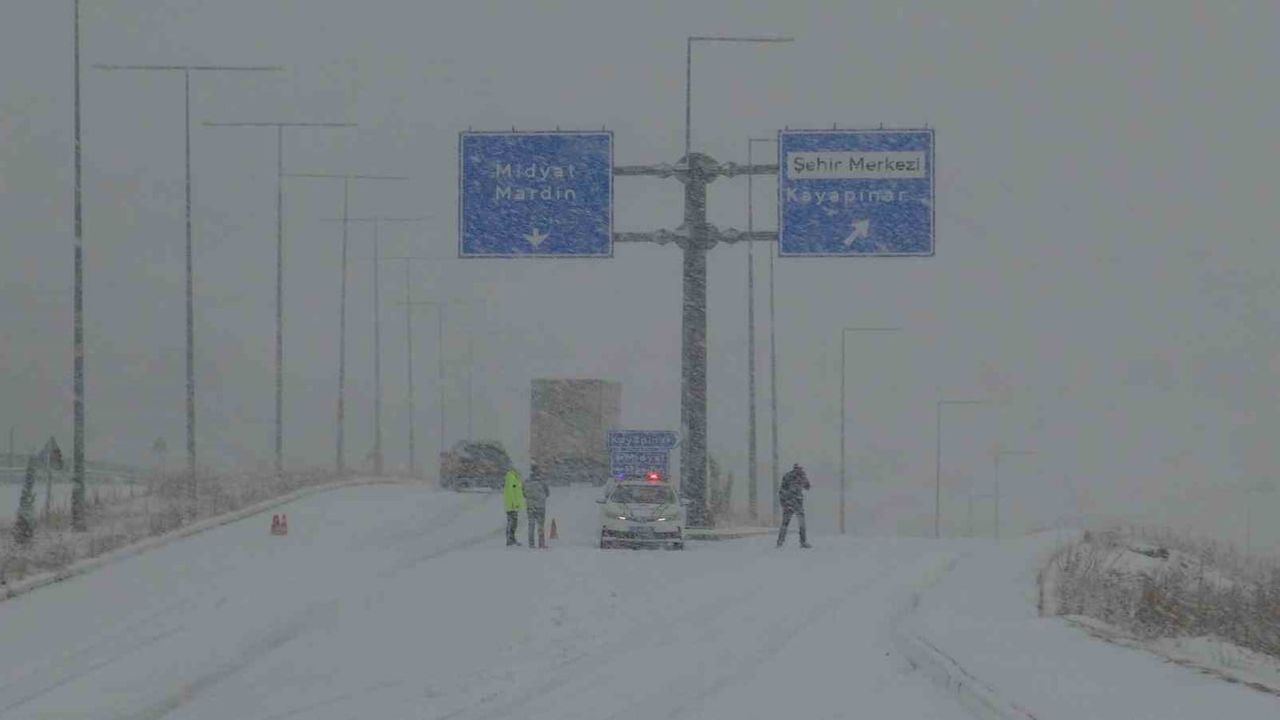 Gercüş’te Ayrancı Geçidi Kar Nedeniyle Ulaşıma Kapandı
