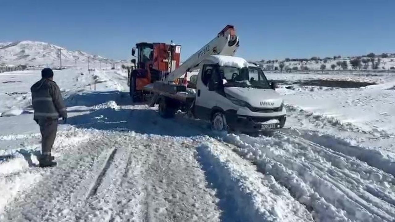 Gercüş'te yoğun kar: hasta ve mahsur kalan araçlar kurtarıldı