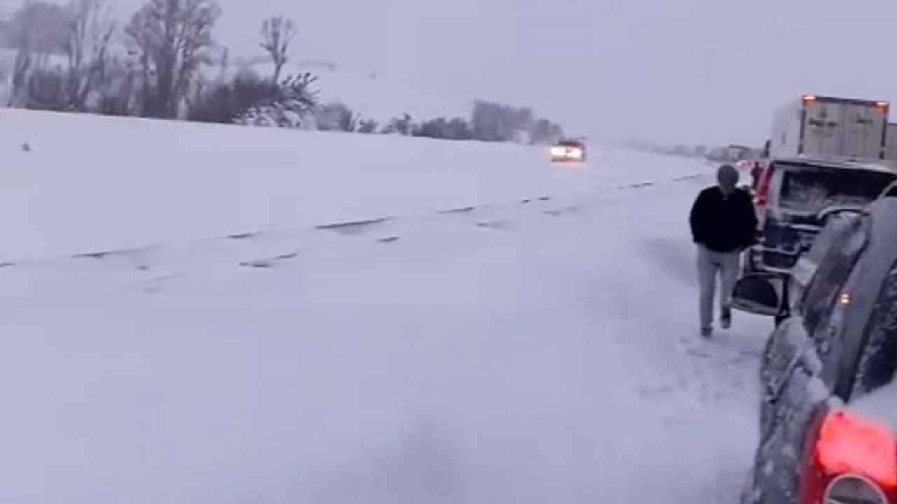 Gerede-Karabük kara yolu kar çalışmalarıyla ulaşıma açıldı