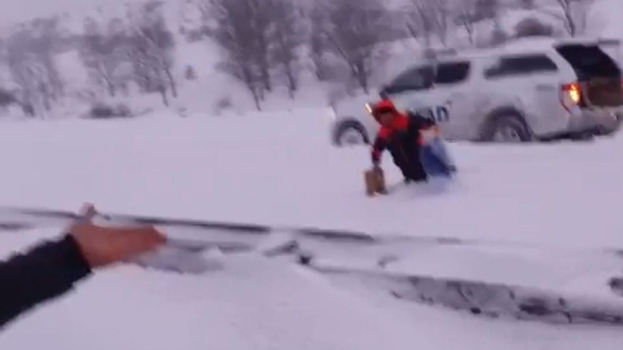 Gerede-Samsun kara yolu yoğun kar nedeniyle çift şeritli ulaşıma kapandı