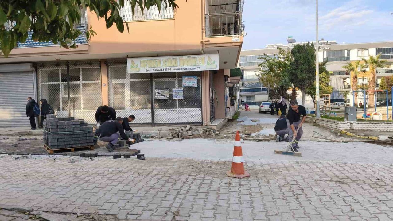 Germencik'te Fen İşleri ekipleri Ali İhsan Kalmaz Sokak'ta çalıştı