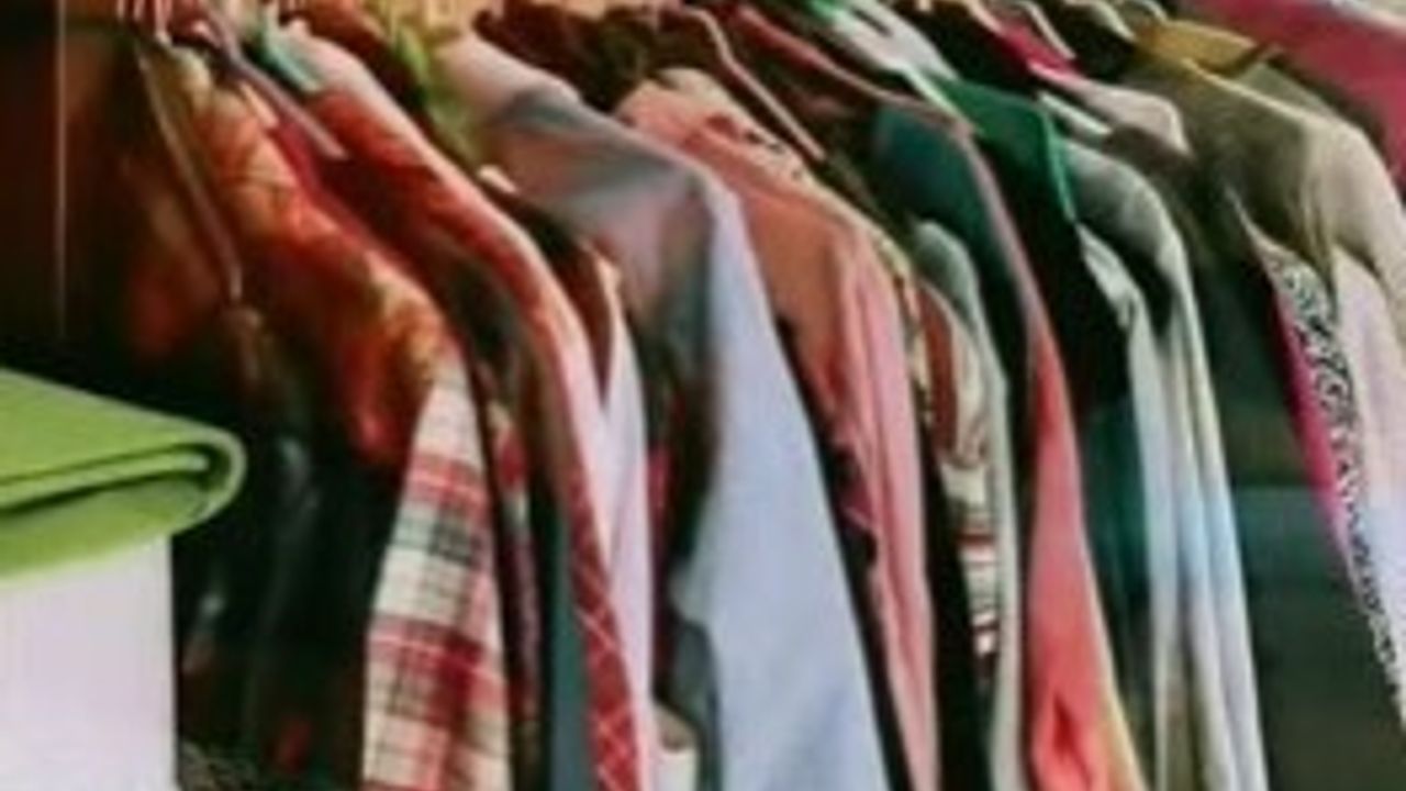 Germencik’te GESA bağış kıyafetleri ihtiyaç sahiplerine ulaştırılıyor