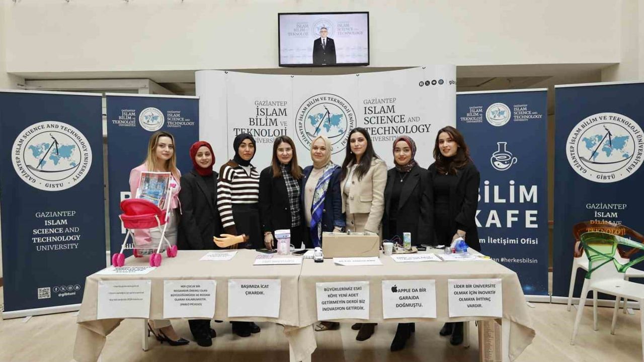 GİBTÜ Ebelik Bölümü Öğrencileri Bilim Kafe’de İnovatif Projelerini Sergiledi