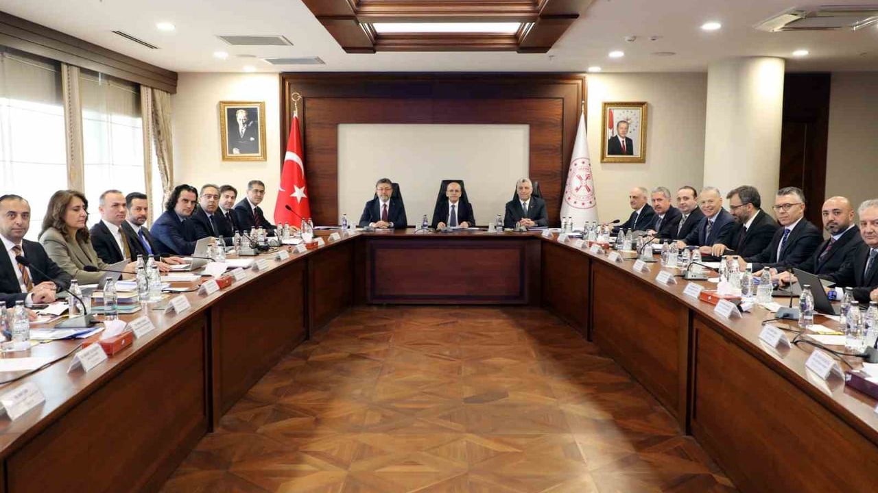 Gıda ve Tarımsal Ürün Piyasaları İzleme Komitesi Şimşek Başkanlığında Toplandı