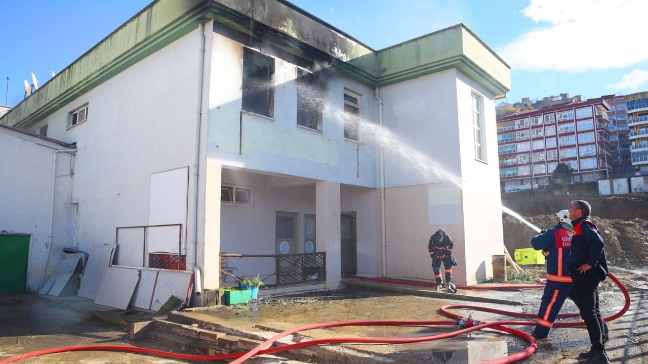 Giresun'da Gençlik Merkezi Yangını: Ek Hizmet Binası Kullanılamaz Hale Geldi
