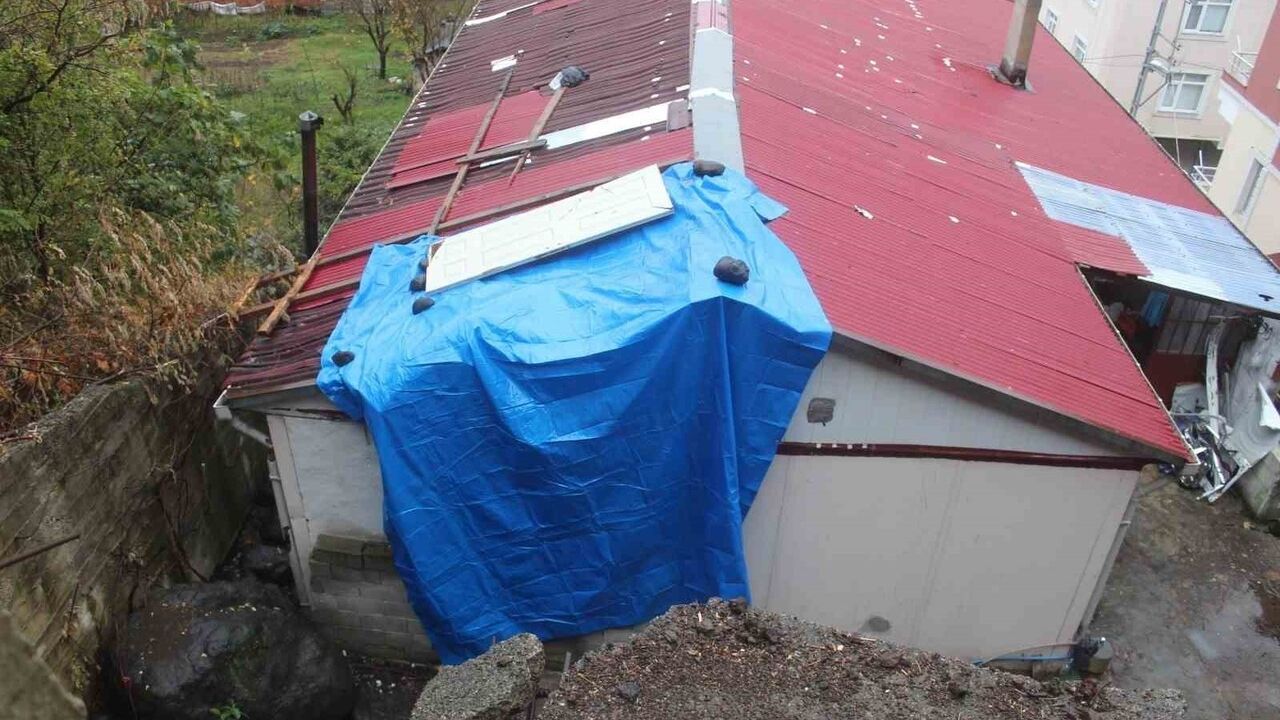 Giresun’da kopan kaya parçası eve girdi — can kaybı yok, maddi hasar oluştu