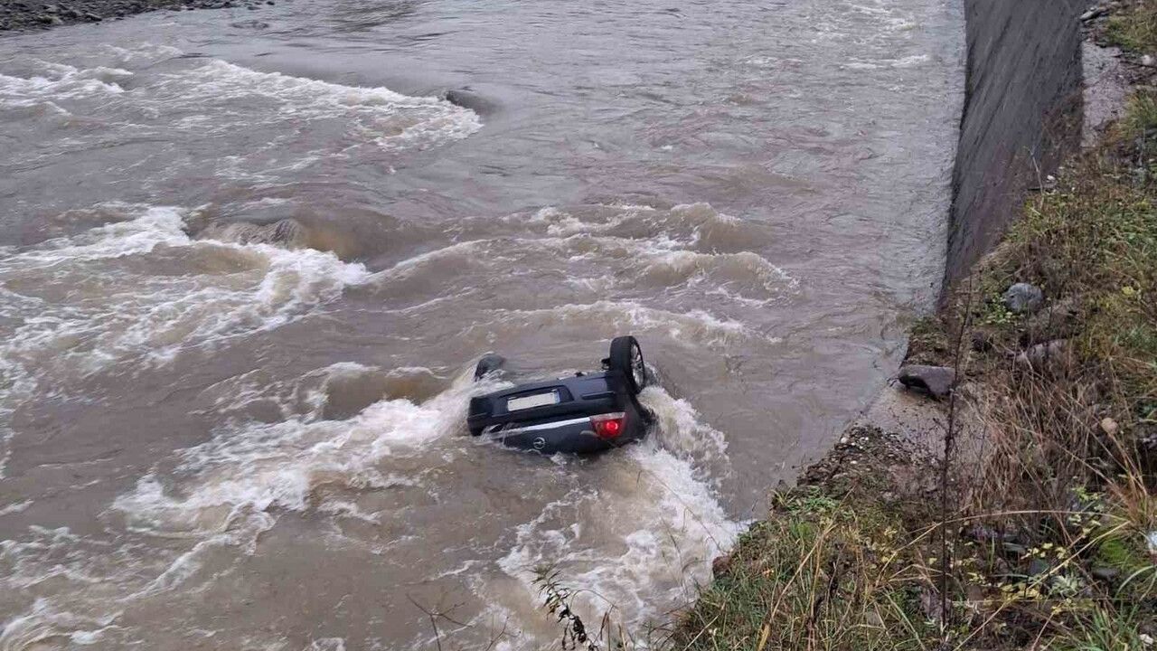 Giresun'da Pazarsuyu'ya uçan araç: 2 kişi yaşamını yitirdi