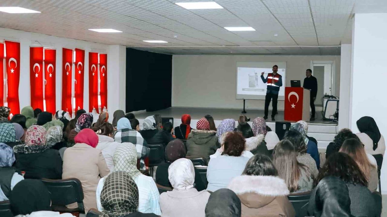 Gölköy’de annelere yönelik 'En İyi Narkotik Polisi: Anne' eğitimi