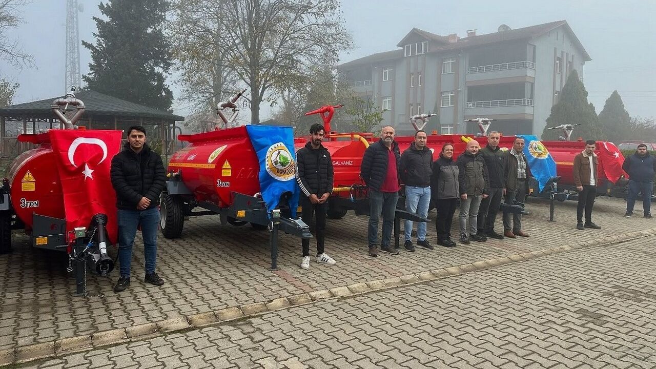 Gölyaka Zekeriya Köyüne 3 Tonluk 6 Su Tankeri Desteği