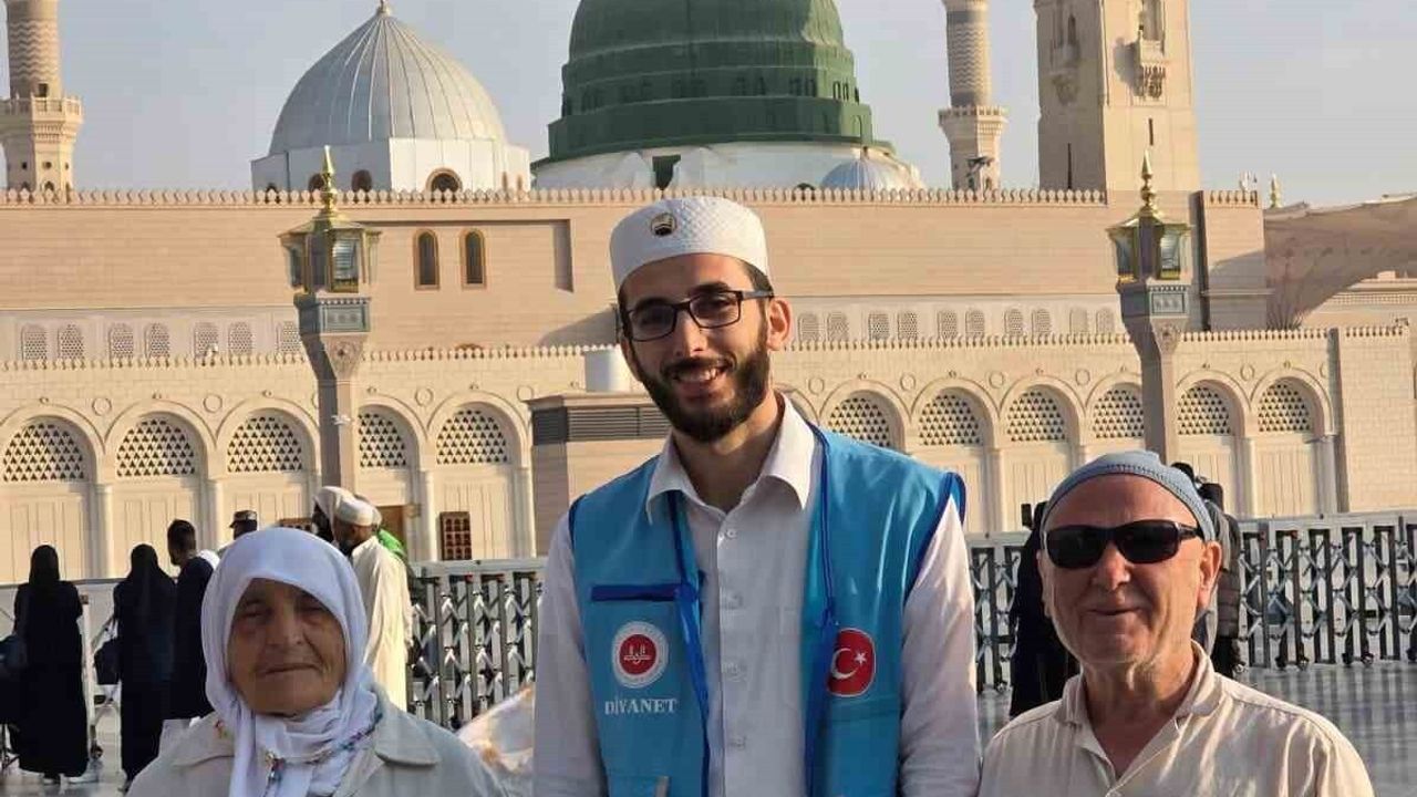 Görme engelli Ramazan Çağlar ve Nuriye Bacak umreye uğurlandı