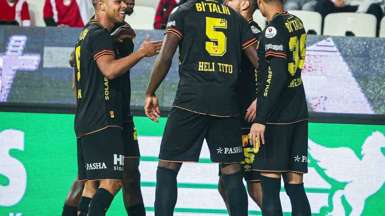 Göztepe Antalyaspor Deplasmanından 2-1 Galibiyetle Döndü