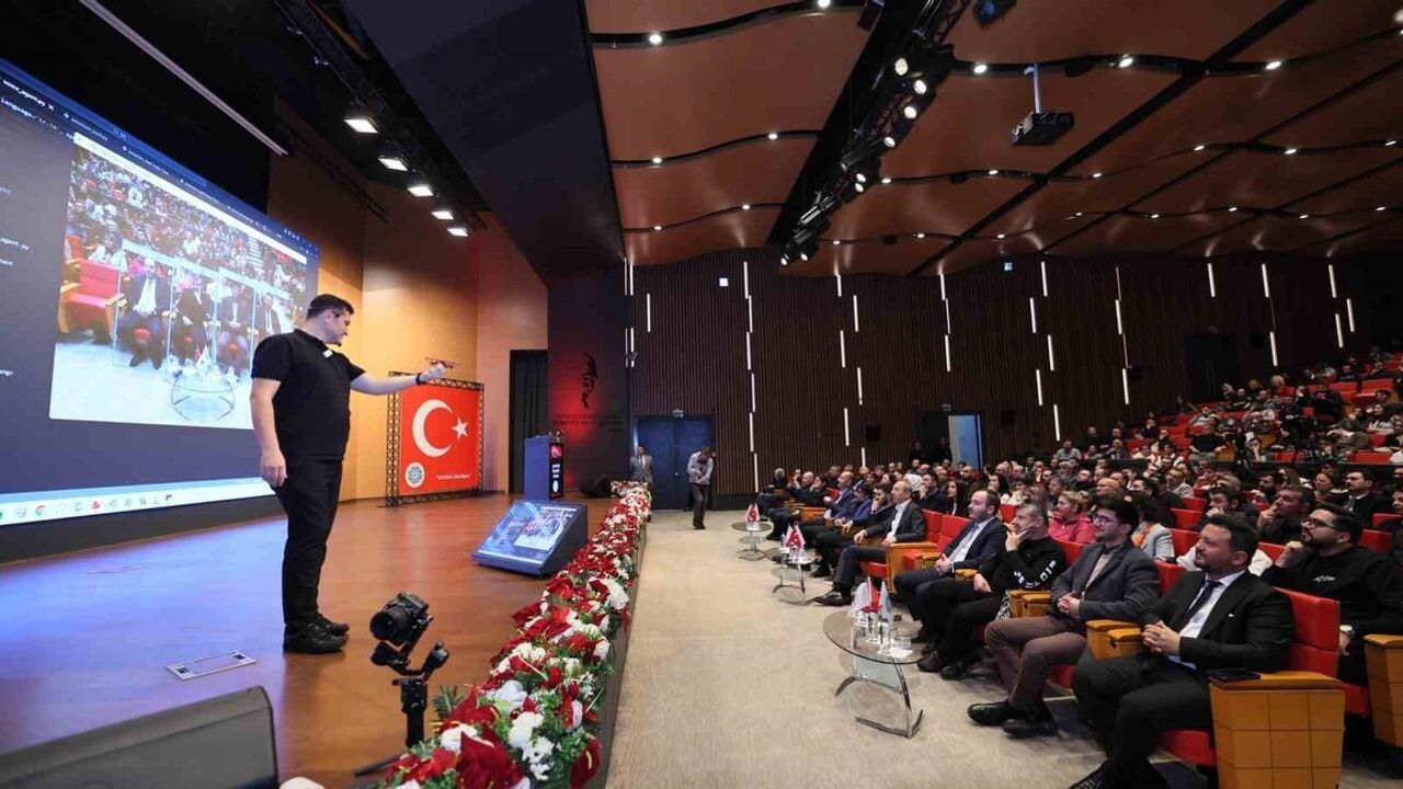Gülsoy: Gelecek, teknolojiyi insani değerlerle harmanlayanların olacaktır