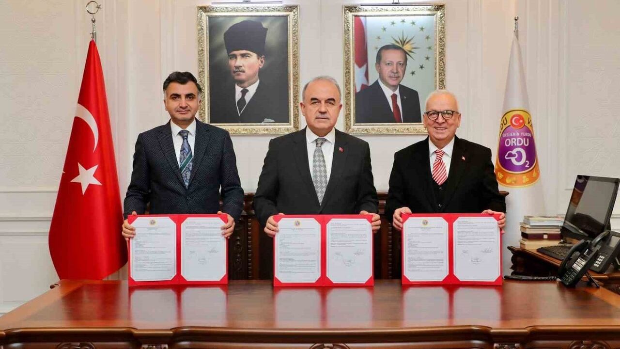 Gülyalı Alibey’e 'Alibey Şanser Şahin Köy Yaşam Merkezi' protokolü imzalandı