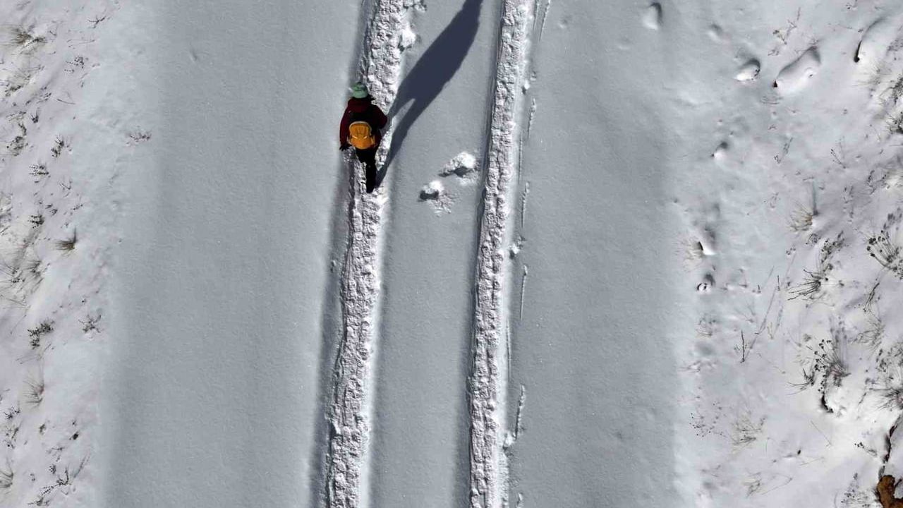 Gümüşhane’de kış masalı: dağcılar karla kaplı rotalarda yürüdü