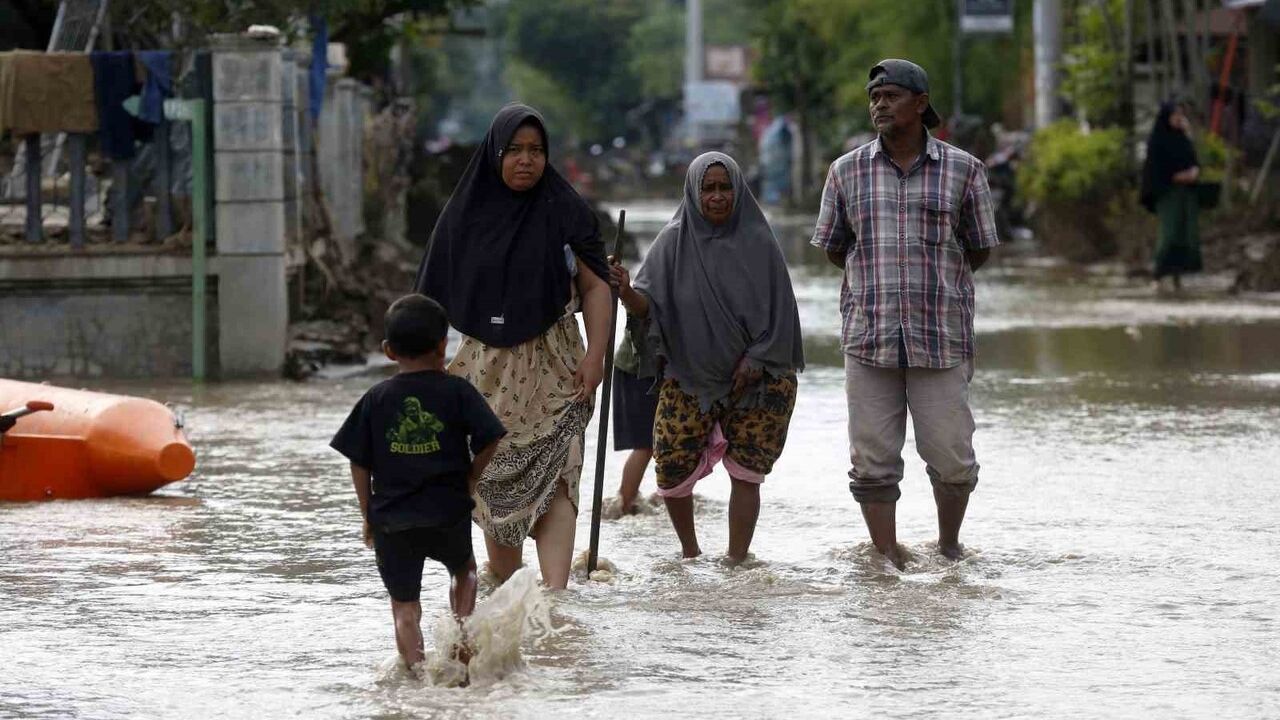 Güney Asya'da sel ve toprak kaymaları can kaybını 1.220'ye çıkardı